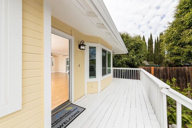 Foto del edificio - 3bd/2ba Single Story Vista Home With A/C