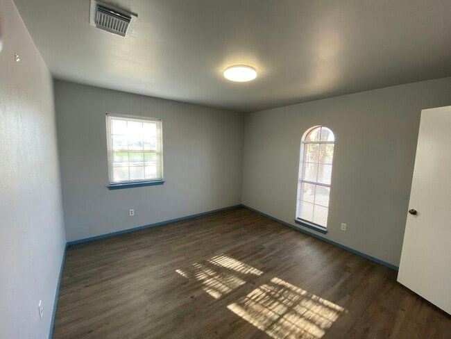 Building Photo - 4537 Yale St