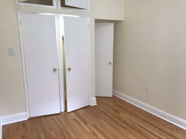 Building Photo - Lenox Hill two-bedroom