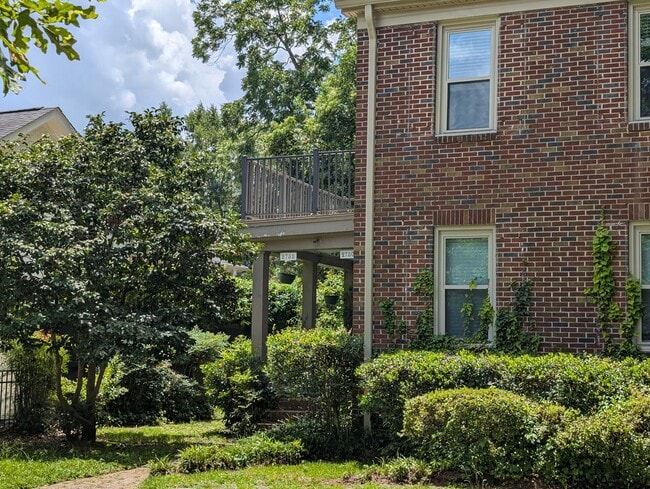 Building Photo - 2732 Blossom St