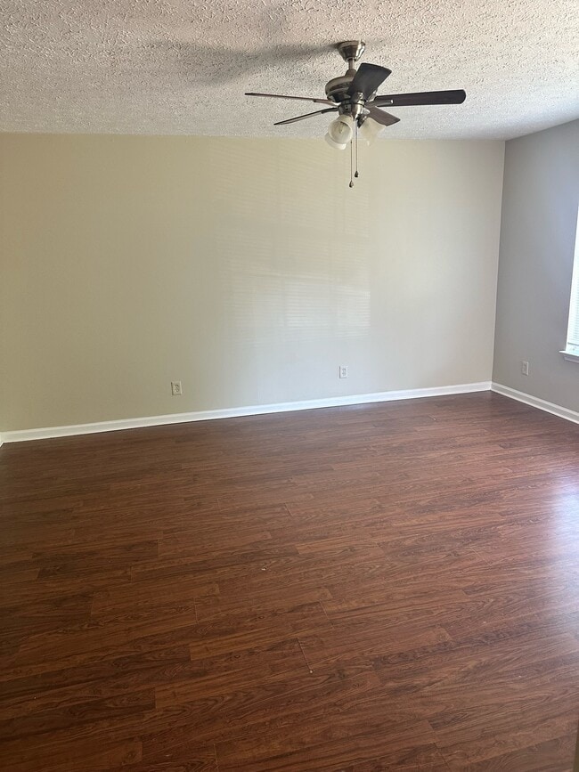 Building Photo - 1107 Riviera Dr