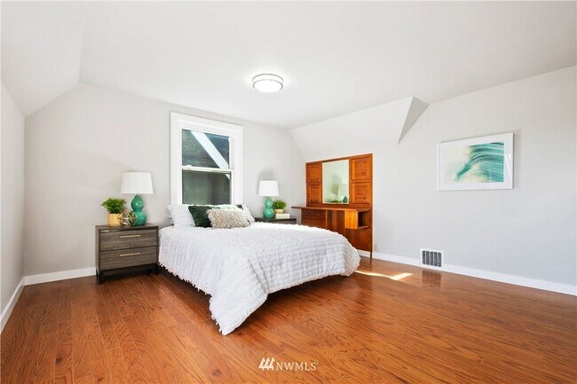 Foto del edificio - 2428 Boyer Ave E