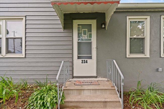 Building Photo - 234 Haskell St W