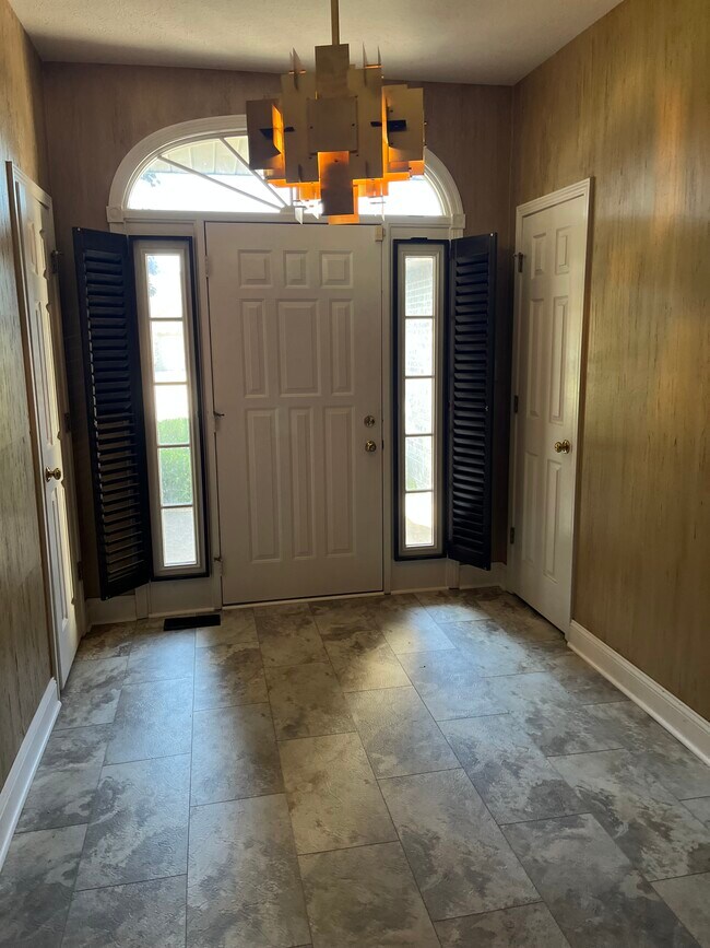 Entrada principal - 5600 W Old Stone Rd