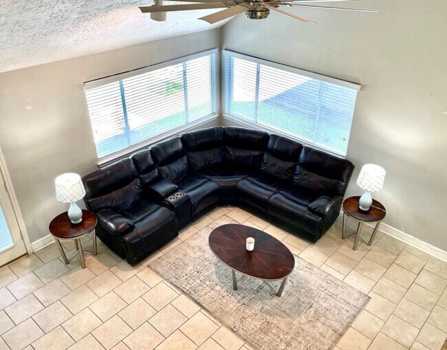 Building Photo - 3 Bedroom Single Family Home in Houston