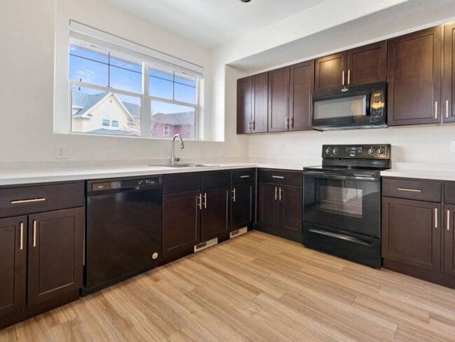 Building Photo - 9474 E 109th Dr