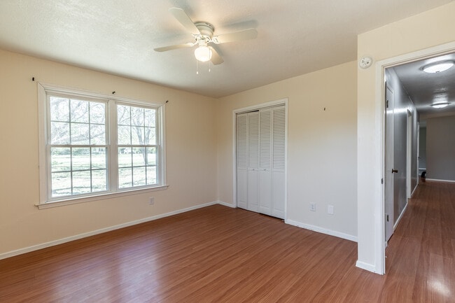 Building Photo - 910 N Magnolia Ave