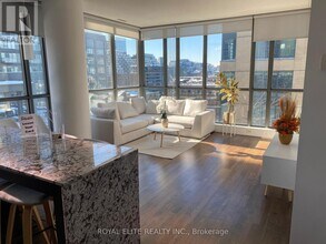 Building Photo - 8 Charlotte St