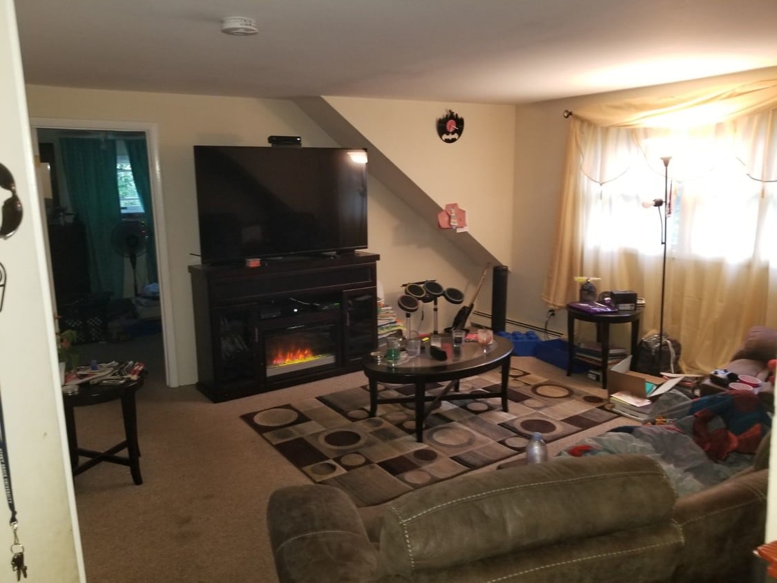 living room - 260 Southaven Ave