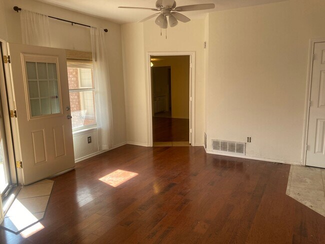 Foto del edificio - 3 bed 2 bath - Frenship ISD