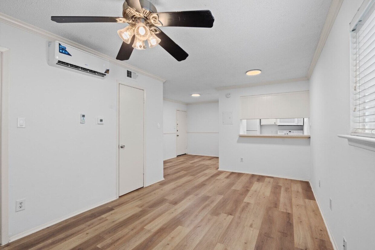 Foto principal - 4105 Speedway, Unit 204