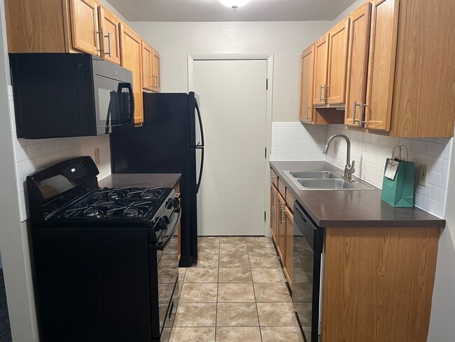 kitchen - Richmond Hills Apartments