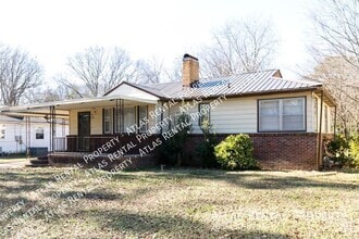 Building Photo - 628 Robison Dr