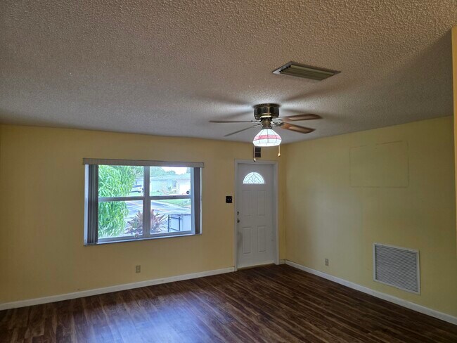 Foto del edificio - 7195 NW 9th Ct