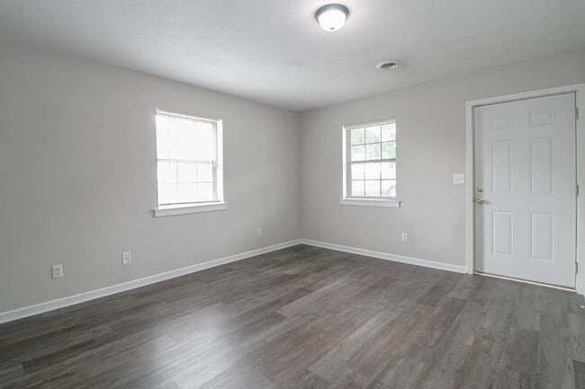 Building Photo - 3-403 Thompsonville Ln