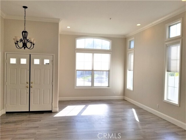Building Photo - 2031 Via Vina