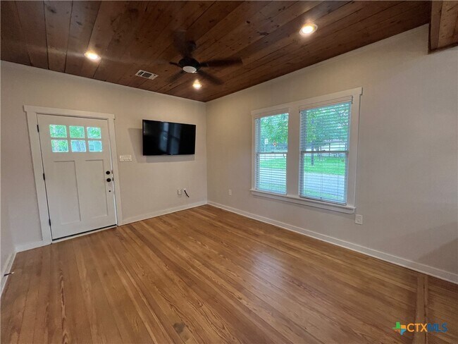 Foto del edificio - 305 S Washington Ave