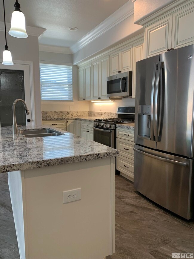 Building Photo - 688 Anderson St