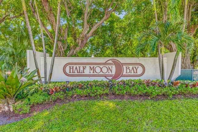 Foto del edificio - 104 Half Moon Cir