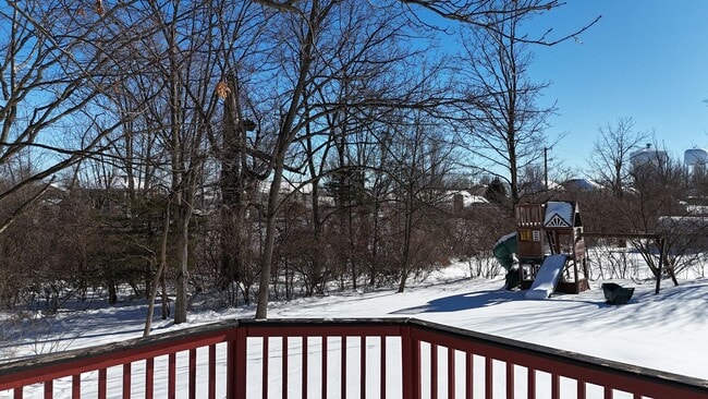 Building Photo - Spacious 5-Bedroom Family Home