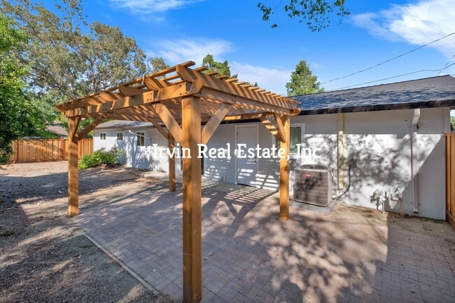 Foto del edificio - Charming 3 bedroom and l bath