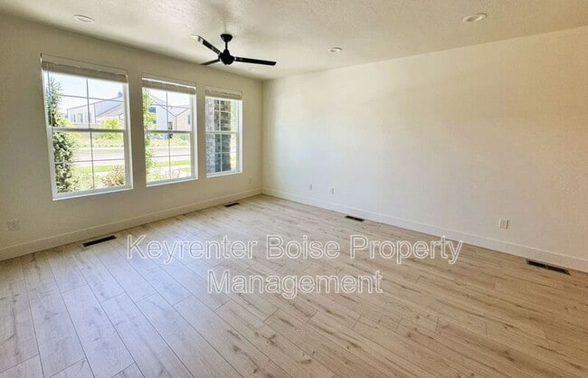 Building Photo - 1337 N Webb Wy