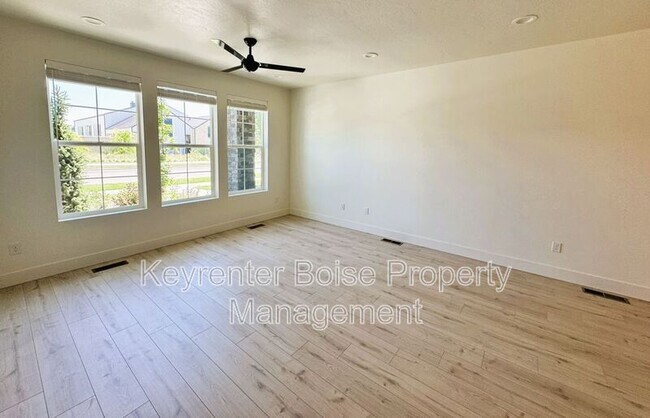 Foto del edificio - 1337 N Webb Wy