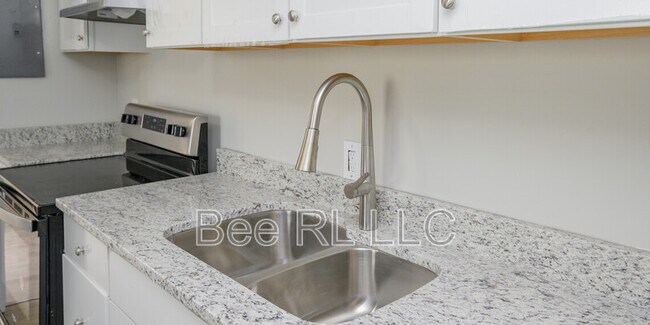 Foto del edificio - 577 68th Pl N