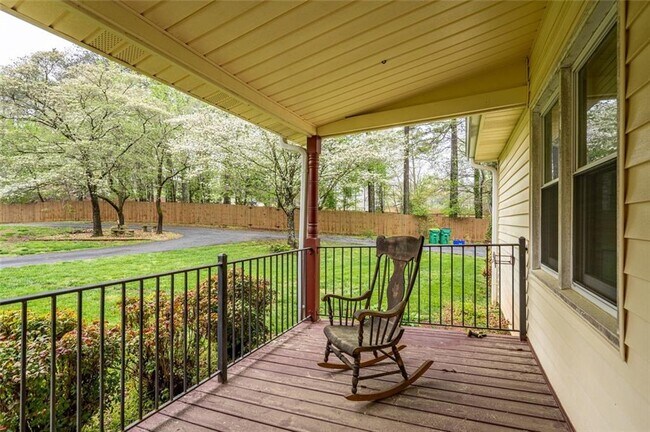 Building Photo - 465 Dobbs Rd
