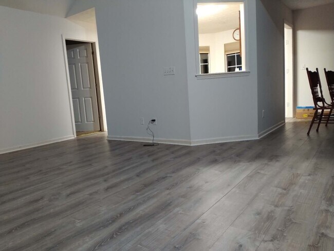 Foto del edificio - 525 Longwood Ln