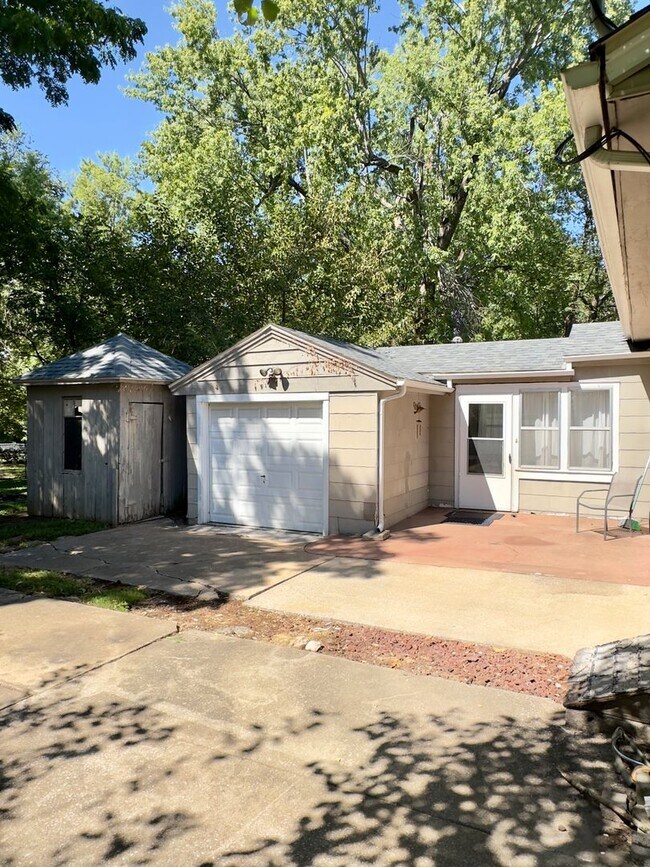 Building Photo - Ask about our Move in Special/ HALF off yo...
