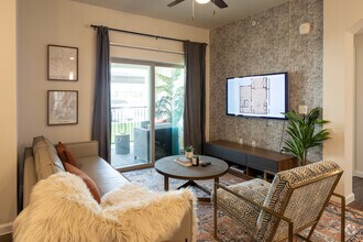 2 BR, 2 BA 960 SF - Eastridge