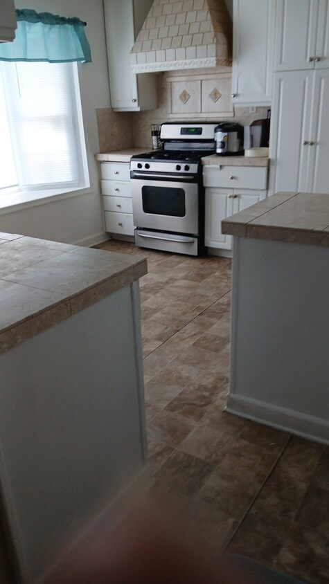 Building Photo - 10423 Knollwood Dr