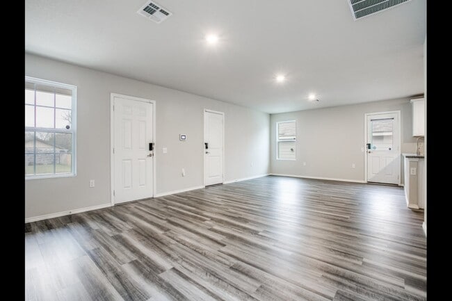 Foto del edificio - 5539 Midcrown Dr