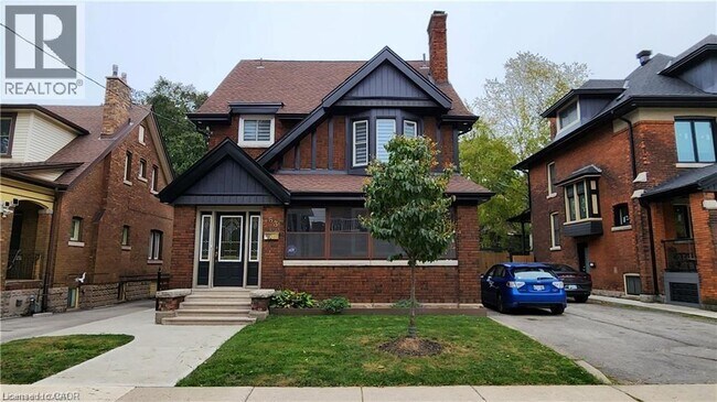 Photo du bâtiment - 63 Holton Ave S