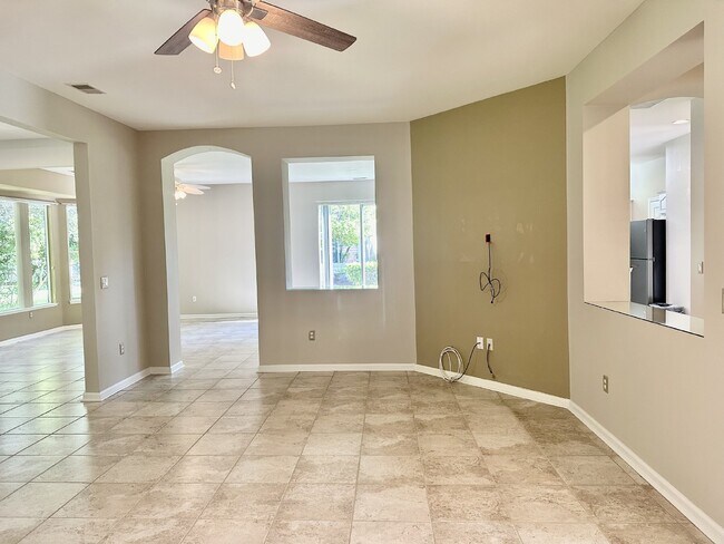 Building Photo - Beautiful Spacious Home in Sun City!