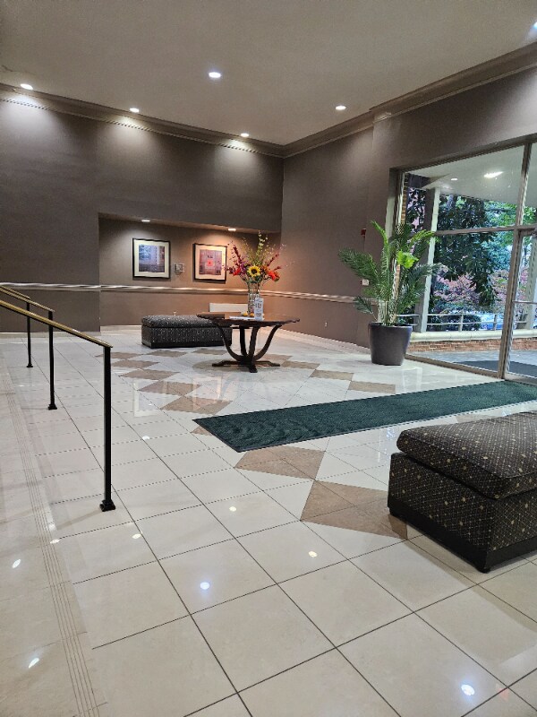Foto del edificio - 5301 Westbard Cir