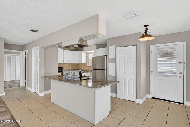 Building Photo - 6714 Beach Dr