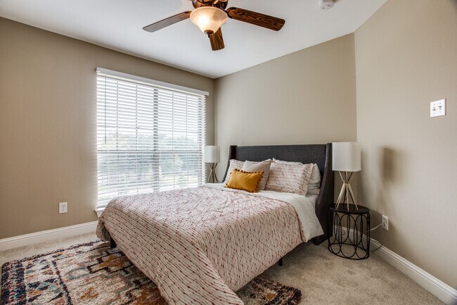 Foto del edificio - Furnished Two-Bedroom on Halcyon Place | Old East Dallas