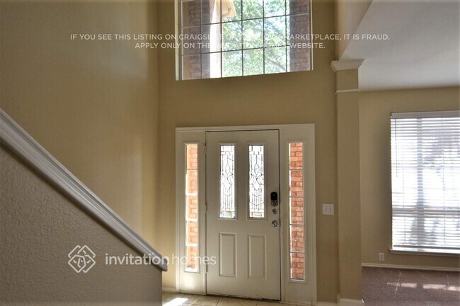 Building Photo - 10113 Pear St