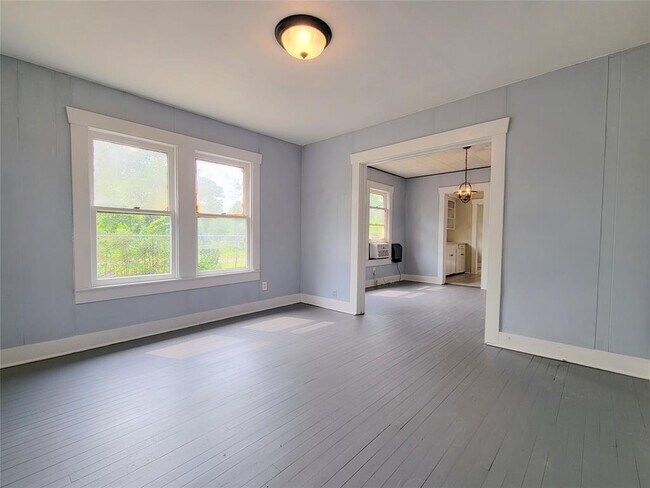 Building Photo - 3406 De Soto St