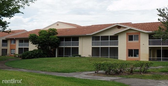 Foto del edificio - 1001 The Pointe Dr