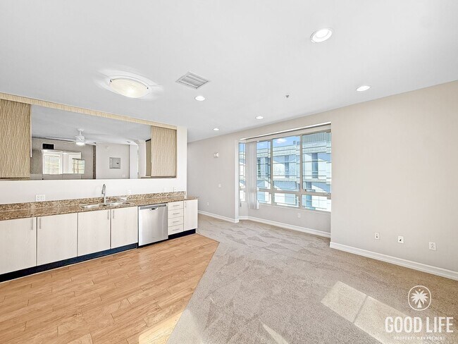 Foto del edificio - Beautiful East Village Condo w/ W/D, A/C &...