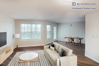 Building Photo - 160 Boylston St