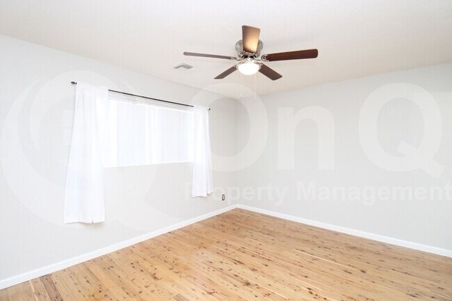 Building Photo - 3813 W Rose Ln