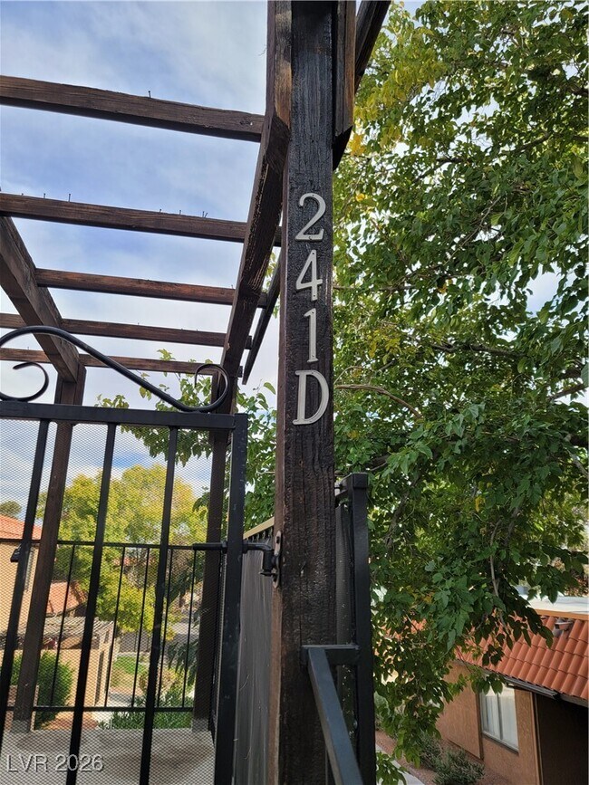 Foto del edificio - 241 Misty Isle Ln