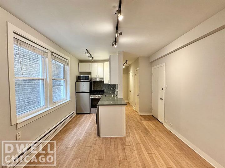Primary Photo - 501 W Belmont Ave