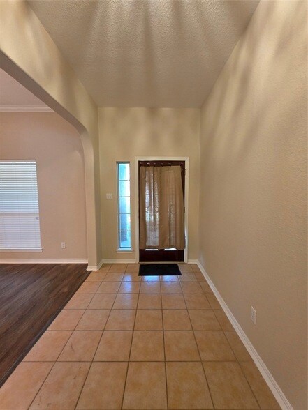 Foto del edificio - 21219 Willow Glade Dr