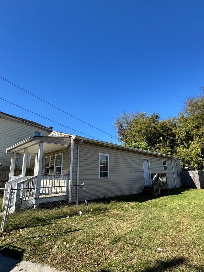 Photo - 2 bedroom house on Southside w Laundry HVAC