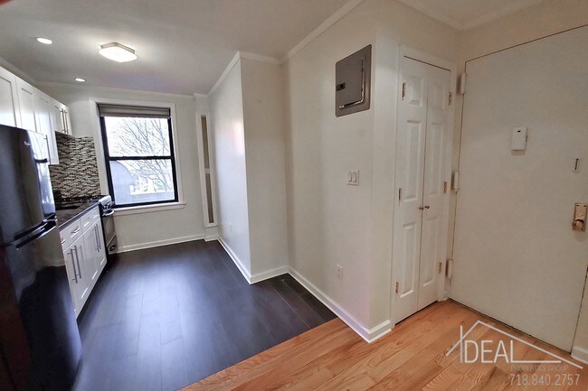 Building Photo - 725 4th Avenue #F1R